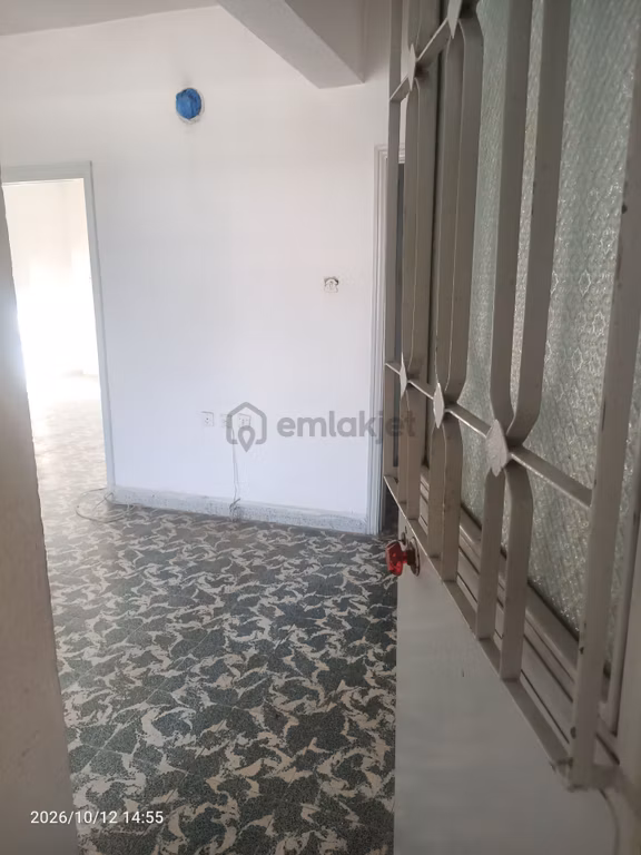 Ezine Gazi Mahallesi Geniş Balkonlu 3+1 Kiralık Daire 1