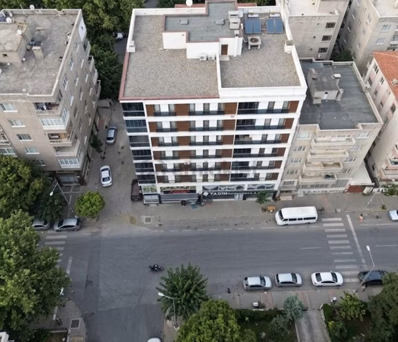 Hürriyet Caddesi'nde 208 M2 3+1 "fırsat Daire" 1
