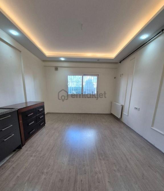 Mithatpaşa Yeni Yapı Yüksek Girişli 2+1 1