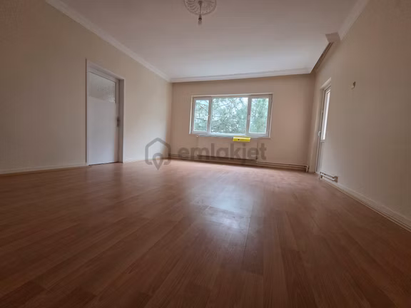Ankara Sincan Mareşalda 3+1 Katta Yol Cepheli Kiralık Daire 2