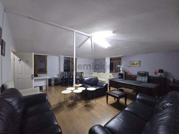 Adnan Kahvesinde 2. Katta 70 M2 Eşyalı Stüdyo Ofis 2
