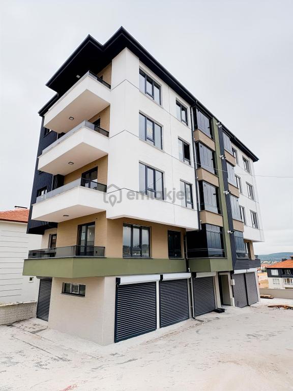 Özgü'den Zafertepe'de Cadde Üzeri Arakat Kiralık 2+1 Daire 2