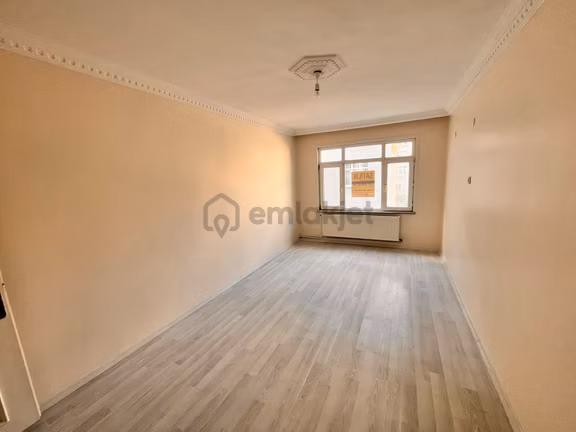 Söğütlüçeşme'de 2+1 İçi Full Tadilatlı Çift Cephe Arakat Kiralık 1