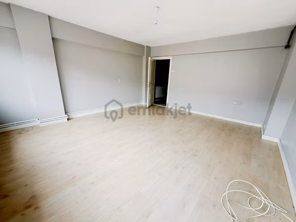 Metroya Yakın Kombili Bakımlı 2+1 Kiralık Daire 2