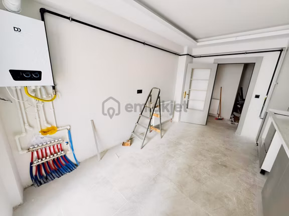 Lider Emlak'tan Güneşevlerde Ara Kat Sıfır 3+1 Kiralık Daire 2