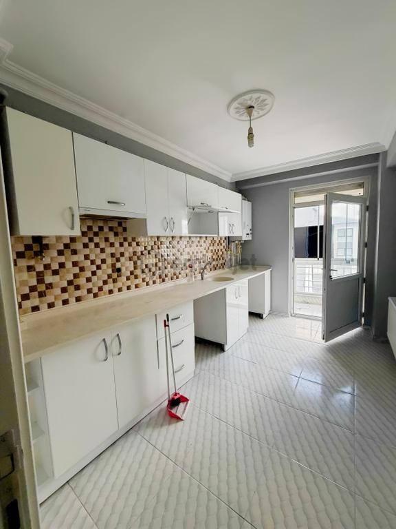 As-emek Mah. Tarih Bulv. Ve Yanartaş Yakını Okul Yanı Kiralık 1