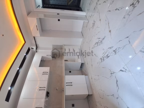 Ar-041 Esentepe Mah.2+1 100m2 Emniyet Yakını Ebeveyn Banyolu 1