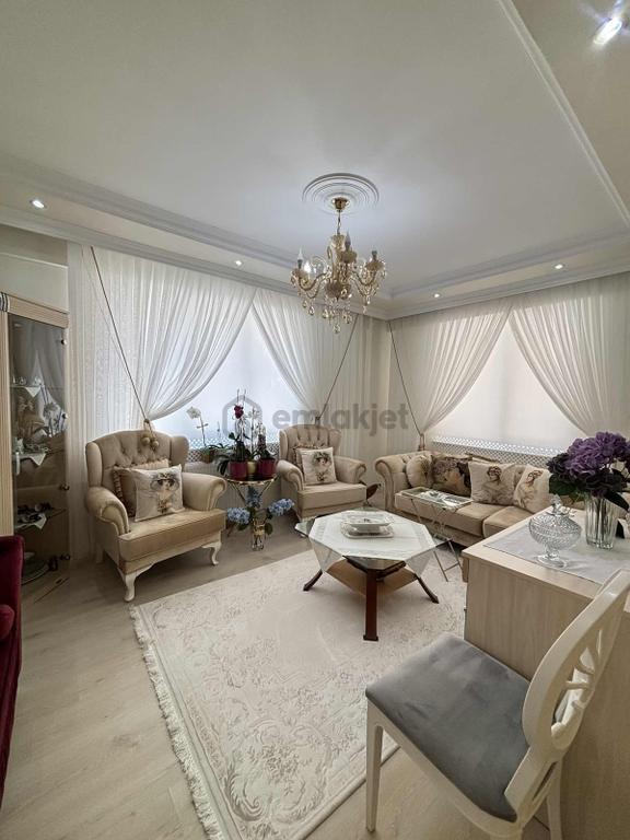 Om-dilek Cad. Yakını Satılık 2+1 Geniş Daire 1