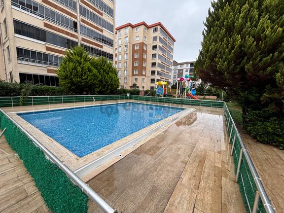 Havuzlu Sitede 2+1 Yaşam Alanı 1