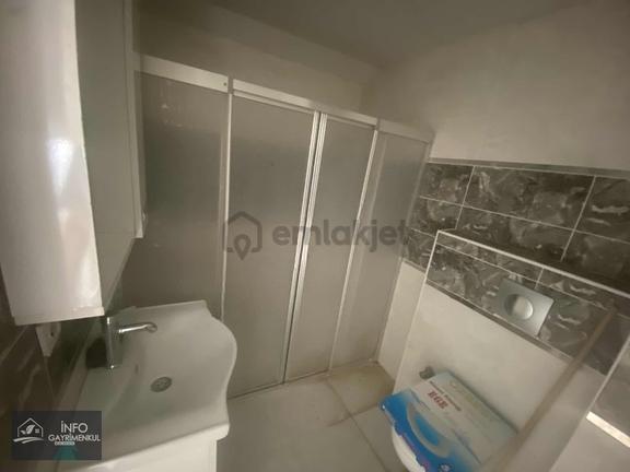 Emek Mahallesi'nde Merkezi Konumda Kiralık 1+1 Çatı Dairesi 1