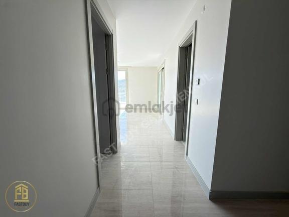 Konak Megapol Metro Yanı Balkonlu Kiralık Kdvli 2+1 Ofis 2
