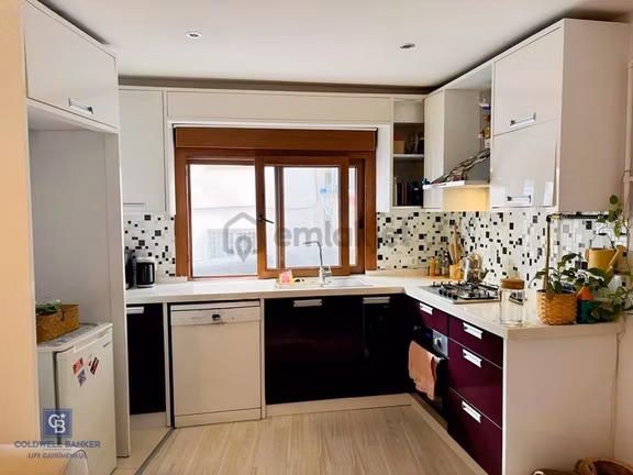İzmir Karataş Mahallesi'nde 2+1 Kiralık Daire 1