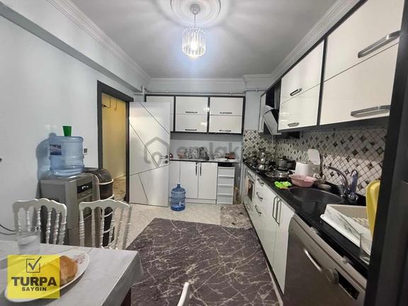 Turpa Saygın'dan Gülyakada, Cadde Yakını Geniş 3+1 Satılık Daire 1