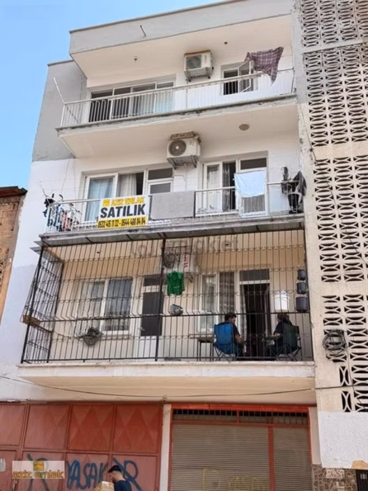 Aziz Emlak'tan Sağlık Mahallesi'nde Satılık Geniş 2 + 1 Şok Fiya 2