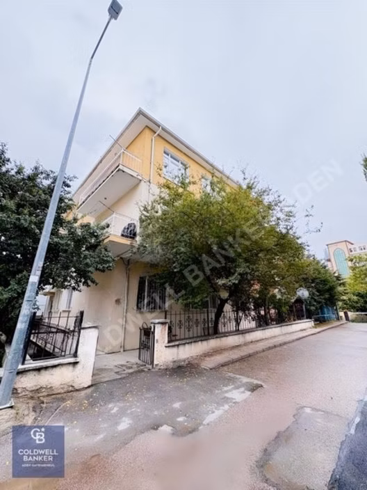 Yenimahalle Emniyet Mahallesinde Satılık 3+1 1