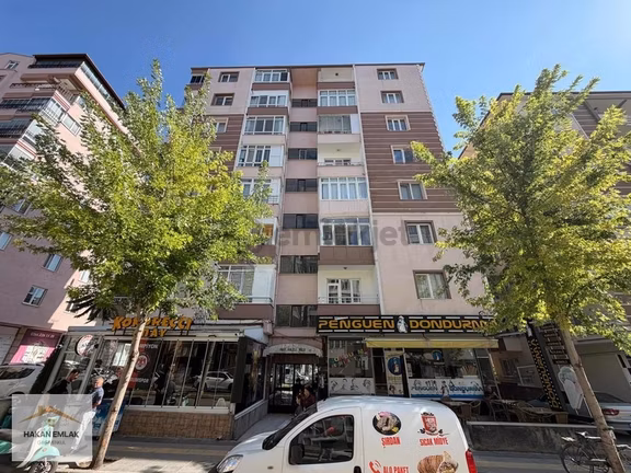 Hakan Emlak'tan Fatih Cadde'si Üzeri Satılık 3+1 Daire 1