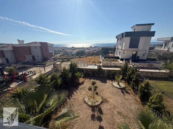 Seferihisar Akarca'da Deniz Manzaralı Satılık Tripleks Villa 2