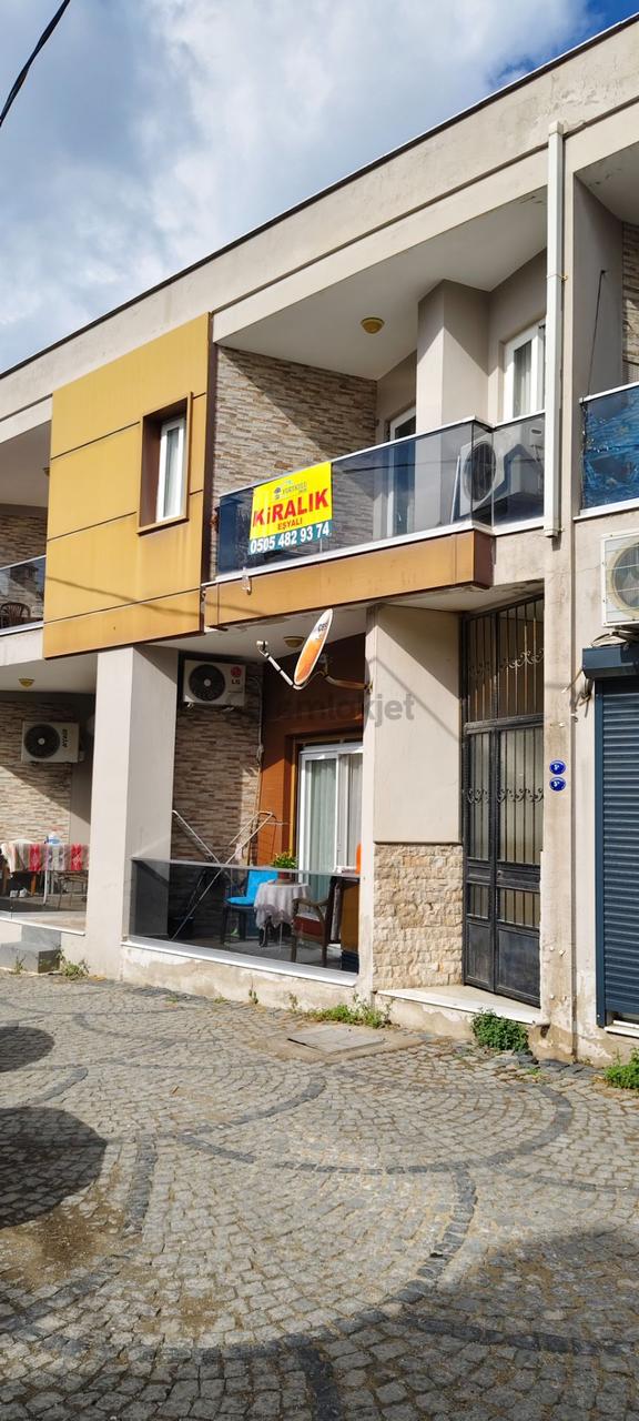 Çeşme Merkezi Konumda 1+1 Eşyalı Kiralık Daire 1