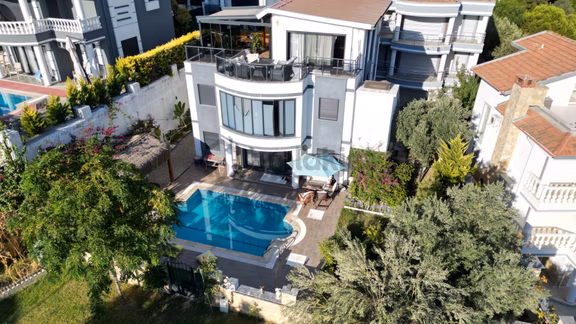Tek Müstakil Özel Havuzlu Denize Yürüme Mesafesinde Büyük Villa 1