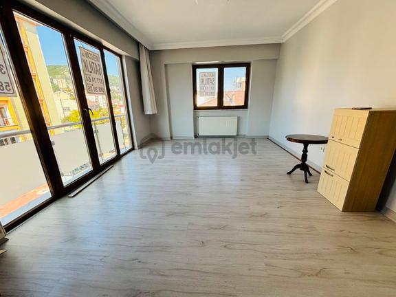 Mertcan'dan Kredi Limitsiz İçi Sıfır Yapılı İskanlı Geniş Daire 1