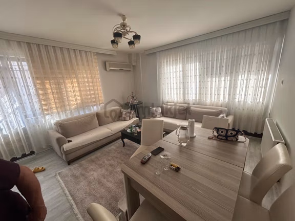 Acill Kuşadası Merkezde Çok Geniş Doğalgazlı 3+1 Satılık Daire 1