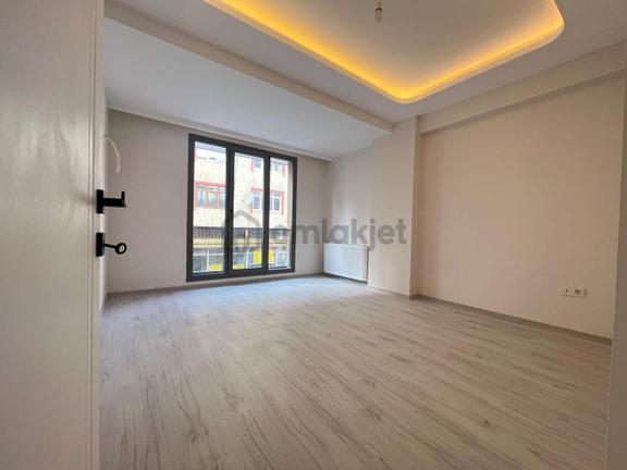 Yenibosna Zafer Mahallesinde Kiralık 2+1 Daire Metrobüse 5 Dakka 1