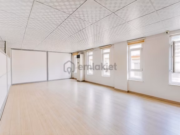 Re/max Modern Seha Söyler'den Mecidiye İçinde Kiralık Ofis 2