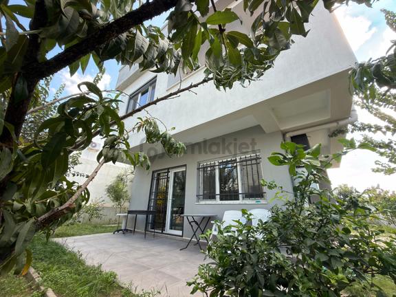 Kuşadası’nda Denıze Yakın Bahçelı Süreklı Kıralık 2 + 1 2