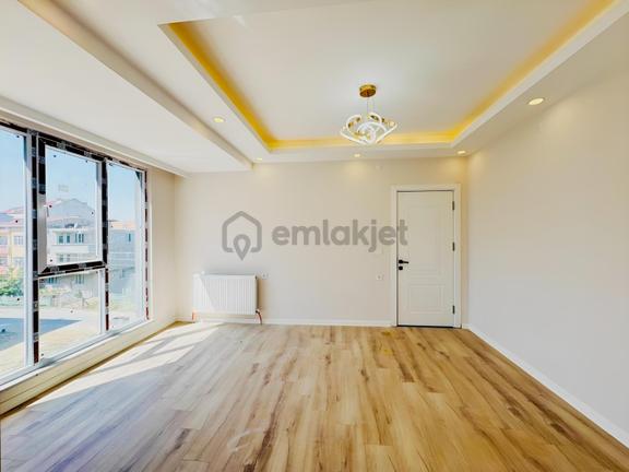 Güven'den Kapaklı'da Caddeye Yakın ,k.cam Balkonlu Arakat 2+1 Ev 1