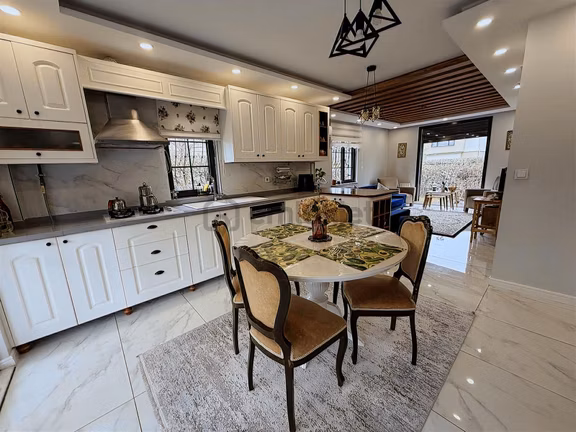 Gökkuşağı Villalarında Satılık 5+1 Villa 2