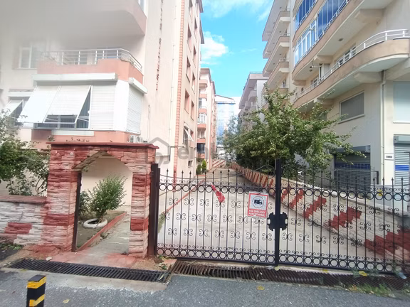 Muhittin Mah. Eski Şifa Arkası Ful Eşyalı Satılık 3+1 Daire 1