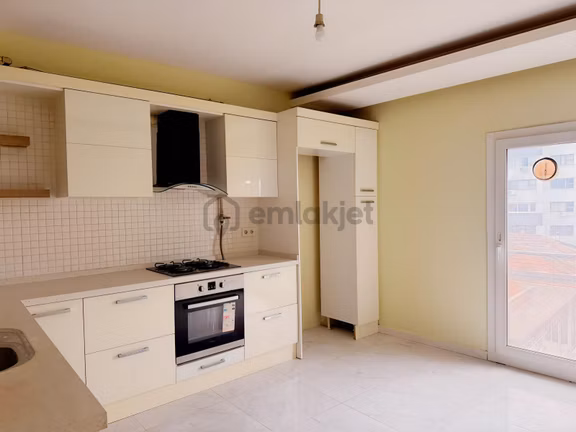 İzmir Şirinyerin En Merkezi Yerinde 3+1 Kiralık Daire 1