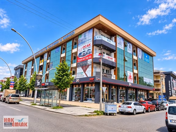 Hak Emlak'tan Şerefiye Mahalles'inde Prestijli Kiralık 1+1 Ofis 1