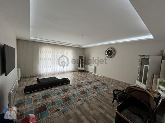 Halilağa Mahallesinde Kiralık Geniş 3+1 Daire 1