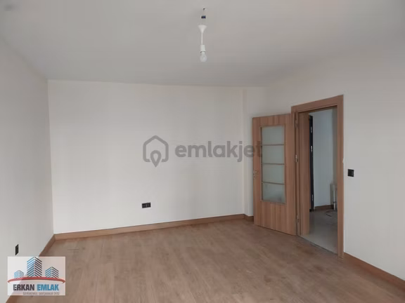 Erkan Emlaktan Gıda Çarşısı Yanı Tokilerde Kiralık 3+1 Daire 2