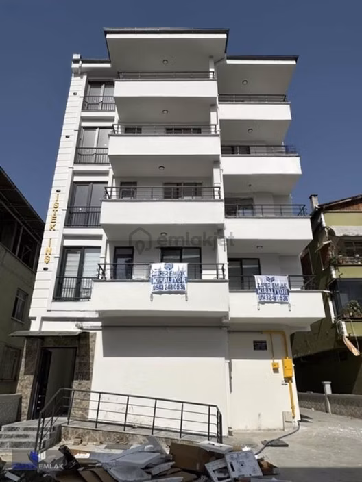 Zafer Emlak'tan Eşyalı Kiralık 1+1 Daireler 1