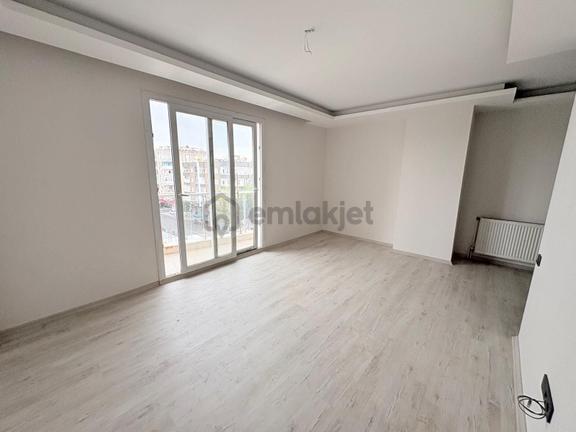 Prestijden Barış Mah'de 6 Yaşında Asansörlü Doğalgazlı 2+1 Daire 1