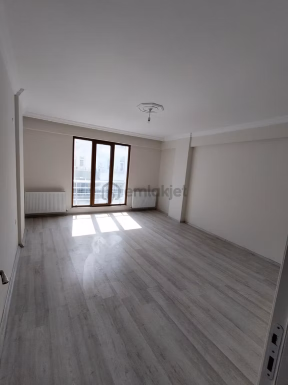 Niksar Prestij Grup Emlaktan Merkezin Göbeğinde 3+1 Satılık Daire 2
