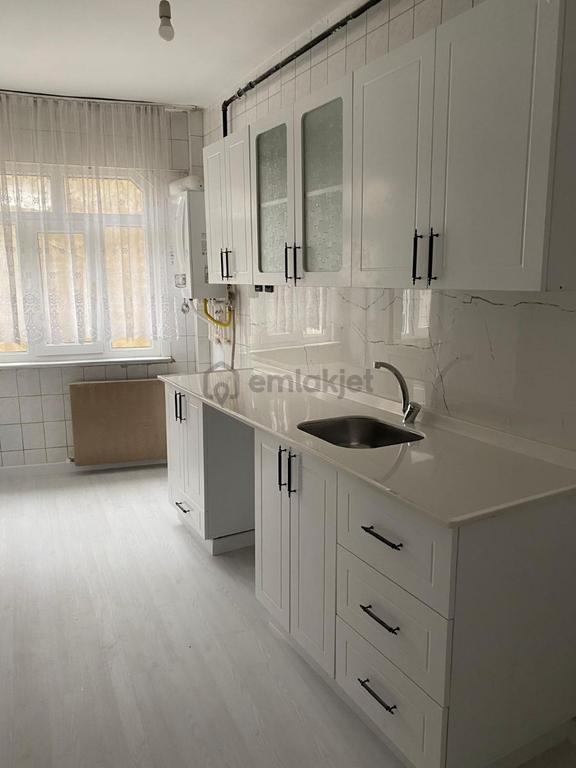 Yeni Restore Edilmiş Köşegen Sokakta Satılık 2+1 Geniş Daire 2