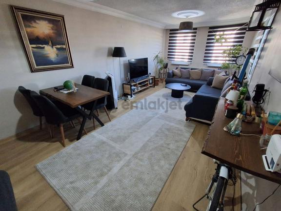 Ataşehir İçerenköy Belediye Bloklarında 90m2 2+1 Arakat Daire 1