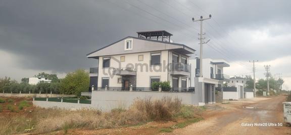 Kepez Odabaşı Mahallesi'nde Havuzlu 5+2 Kiralık Villa 1