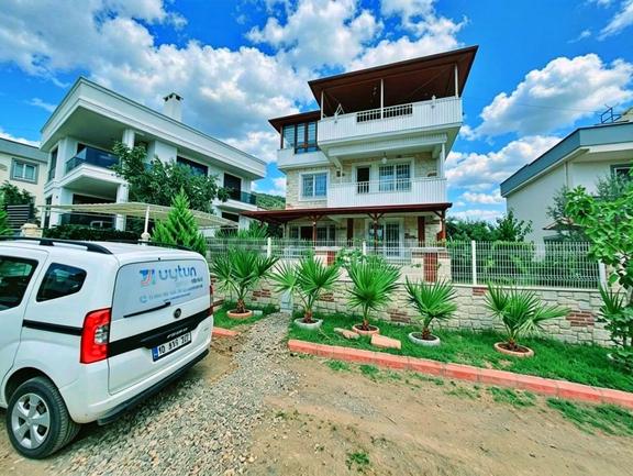 Uytundan Gürede Denize 350 Metre Jeotermalli Otoparklı 5+1 Villa 1