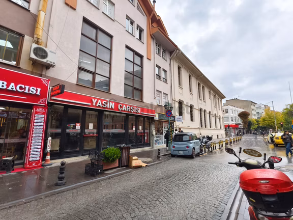 Pera'dan Arifiye Mh.de Yasin Çarşısı İçerisinde Kiralık Dükkan 2