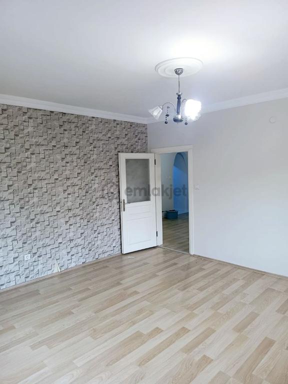 Kiralık 100 M² Caddeye Yakın Konumda 2+1 Daire 2