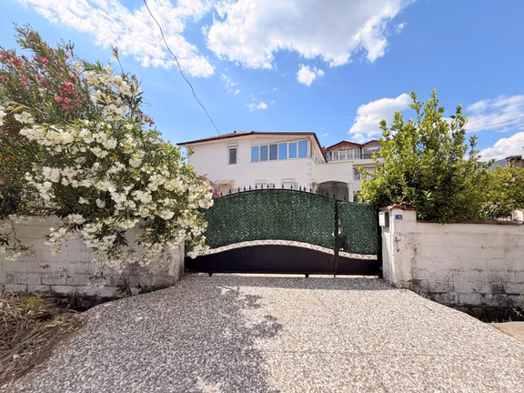 Köyceğiz Merkez'de 539m² Arsada Kat Mülkiyetli Müstakil Villa 2