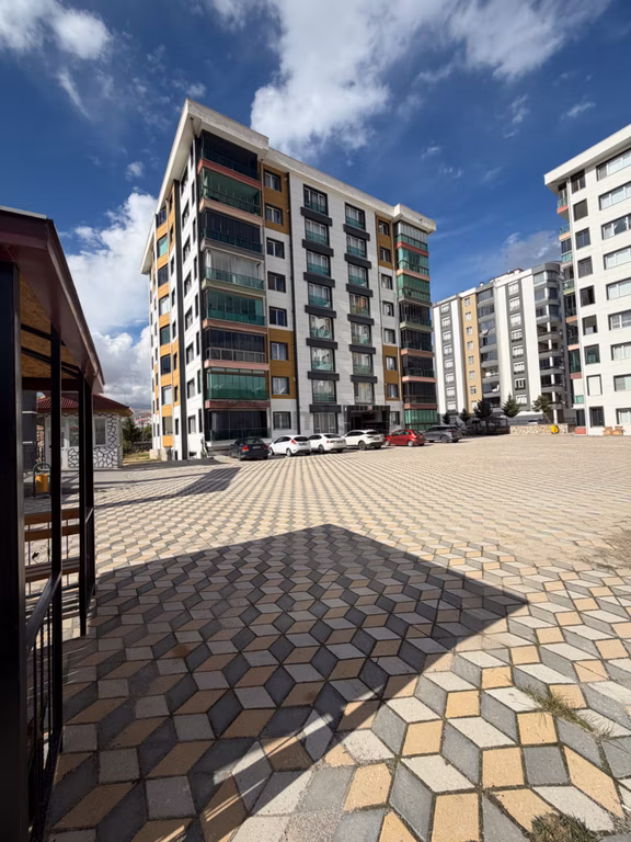 Selçuk Mahallesi 2+1 Geniş Balkonlu Satılık Daire 2