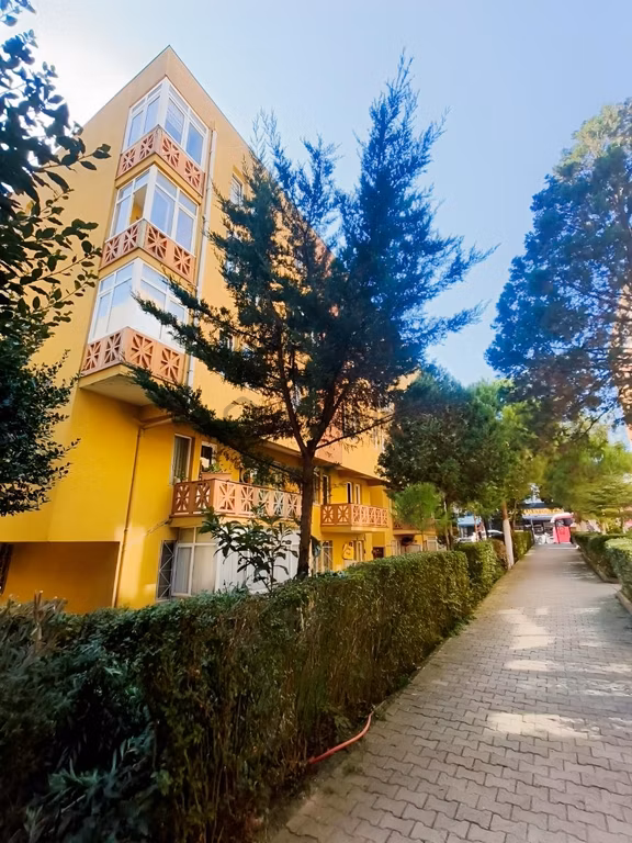 Cumhuriyet Mah Sitede 3+1 145 M2 4.kat Ç.balkon Kombi A.otopark 1