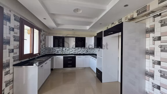 Stad Yolu Üzerli Kiralık Havuzlu 4+1 Daire 2
