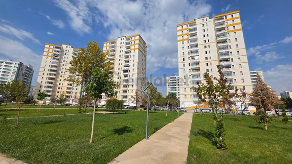 Stad Yolu Üzerli Kiralık Havuzlu 4+1 Daire 1