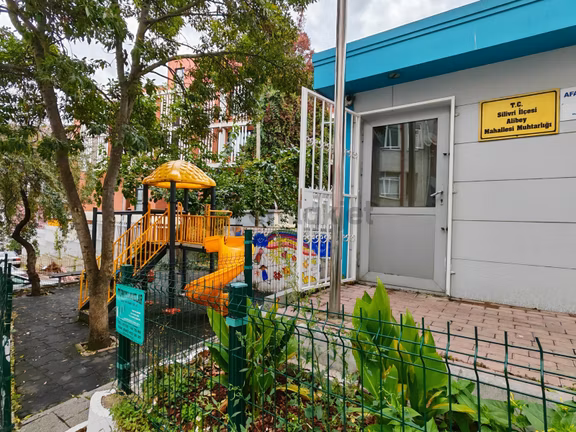 Silivri Çarşı Merkezde Ara Kat Geniş Çift Cephe 2+1 1